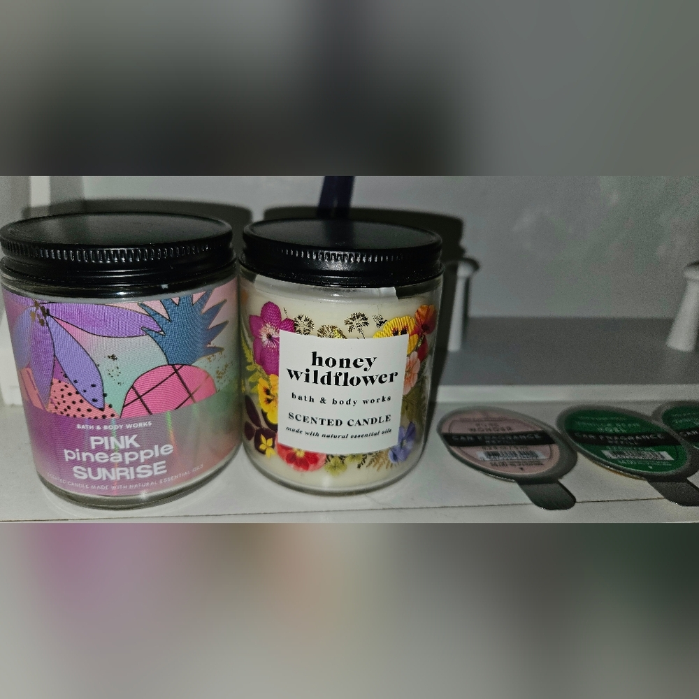 Bath & Body Works 2 Candles And 5 Car Fragrance Refills *NEW* - Picture 2 of 3